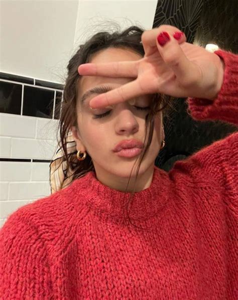 erome adolescentes|Rosalía se muestra sin censuras: desnudo integral, selfies.